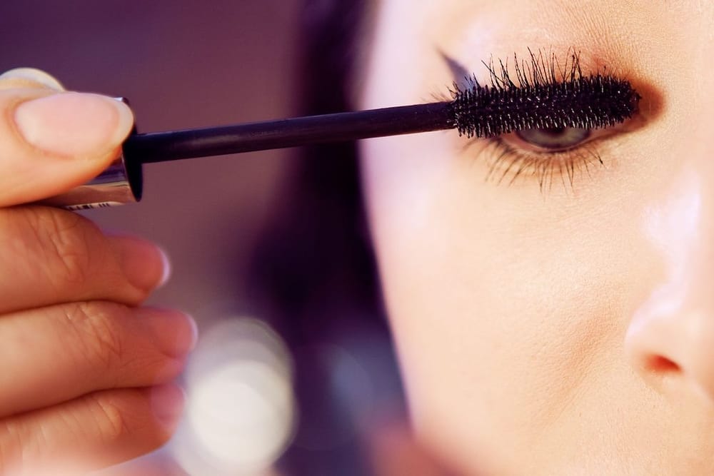 Humidity-Proof Makeup: How to Build a Face That Survives August Heat