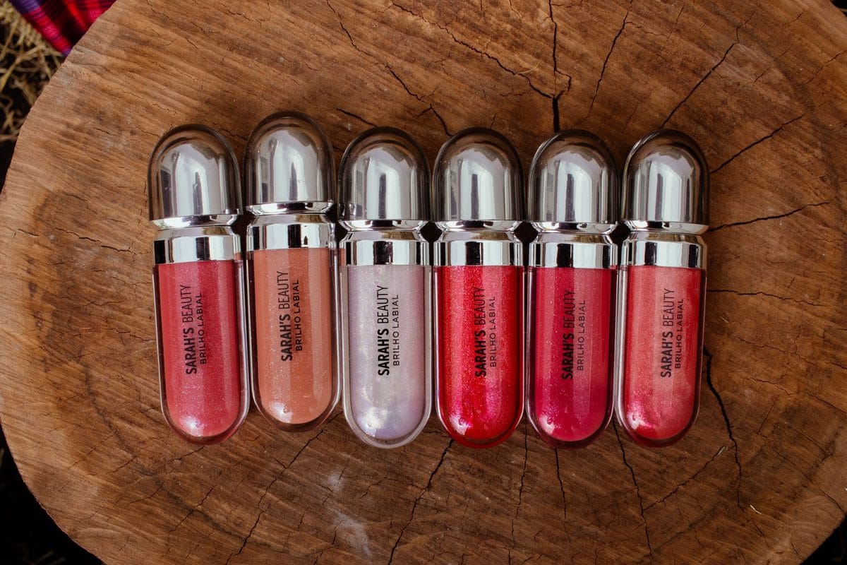 The Y2K Frosted Lip Gloss Comeback: How to Wear 2000s Shimmer Without Looking Dated