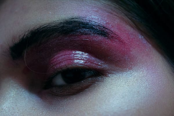 Glossy lids without the crease