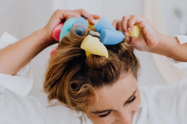 Heatless Curls, the Vintage Way: Foam Rollers, Pin Curls, and Flexi Rods for Humidity-Proof Summer Waves
